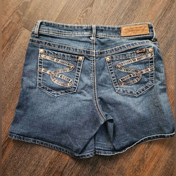 Seven7 Pants - Seven7 Jeans Shorts Sz 6 Stretch Blue Denim Embroidered Pockets 28" Waist EUC
